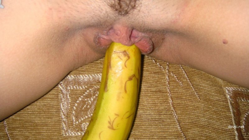 Поимела себя бананом